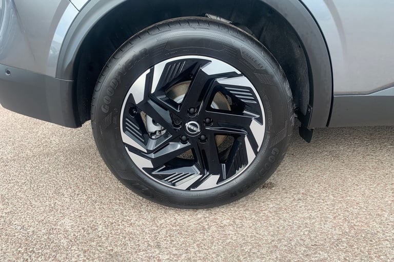 2025 Nissan Qashqai 1.5 E-Power N-Connecta [Glass Roof] 5dr Auto Hatchback Hybrid Automatic