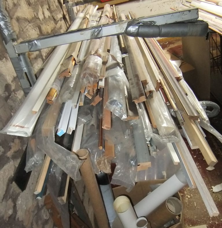 Lge JOBLOT OF RANDOM WOODEN PICTURE FRAMING MOULDINGS & WORK BENCH - MUST GO SOON - £1-2k VALUE 