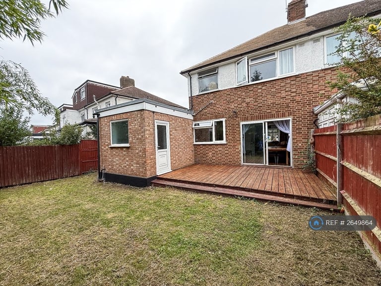 4 bedroom house in Bassett House, Orpington, BR6 (4 bed) (#2649864)