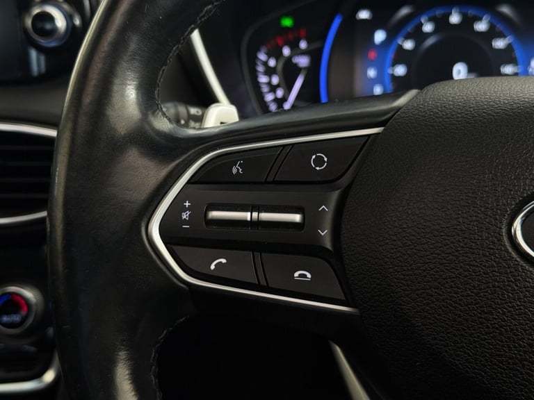 2019 Hyundai Santa Fe 2.2 CRDi Premium SE SUV 5dr Diesel Auto 4WD Euro 6 (s/s) 7 Seat (200 ps) ES...
