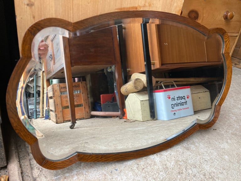 image for GORGEOUS SOLID OAK FRAMED VINTAGE BEVELLED MIRROR