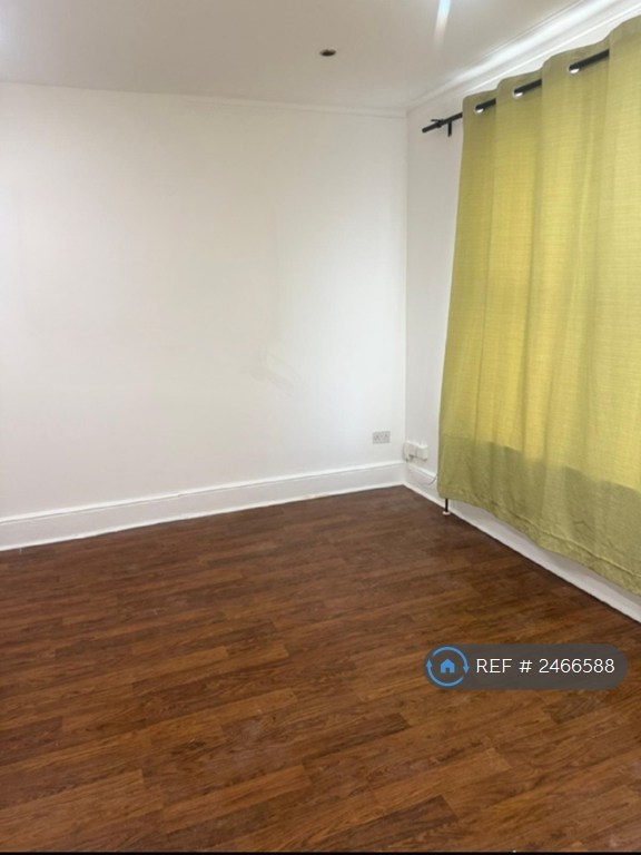 Studio flat in Goodmayes, London, IG3 (#2466588)