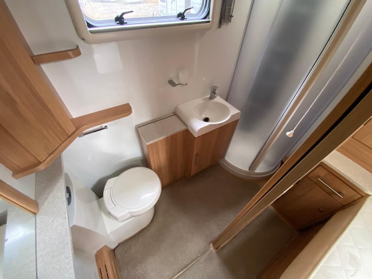 BAILEY UNICORN VIGO - 2014 - ISLAND BED - 4 BERTH - MOVER - PRISTINE 