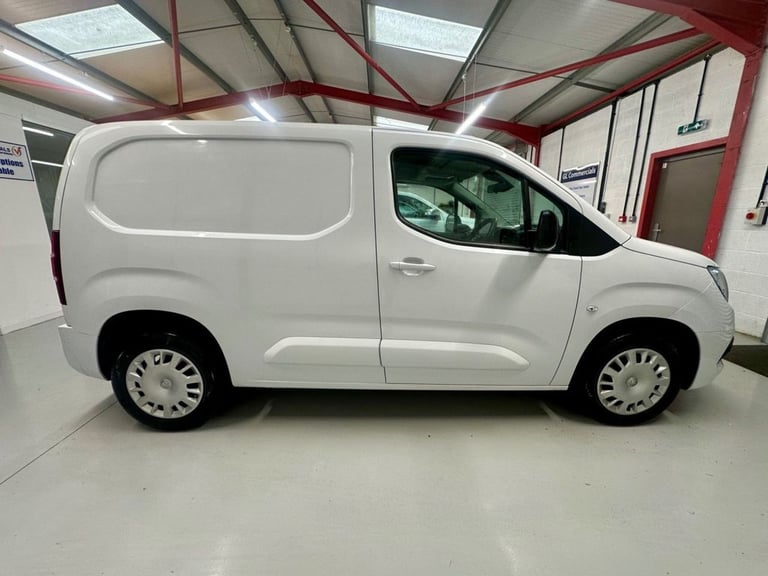 2023 23 VAUXHALL COMBO 1.5 TURBO D 2300 PRO L1 H1 EURO 6 100 BHP * 20,300 3 SEAT