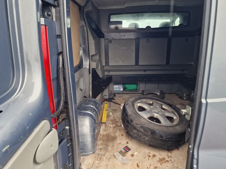 2011 Renault Traffic Grey 5 Seat Crew Cab  Spares Repairs  Turns over No start