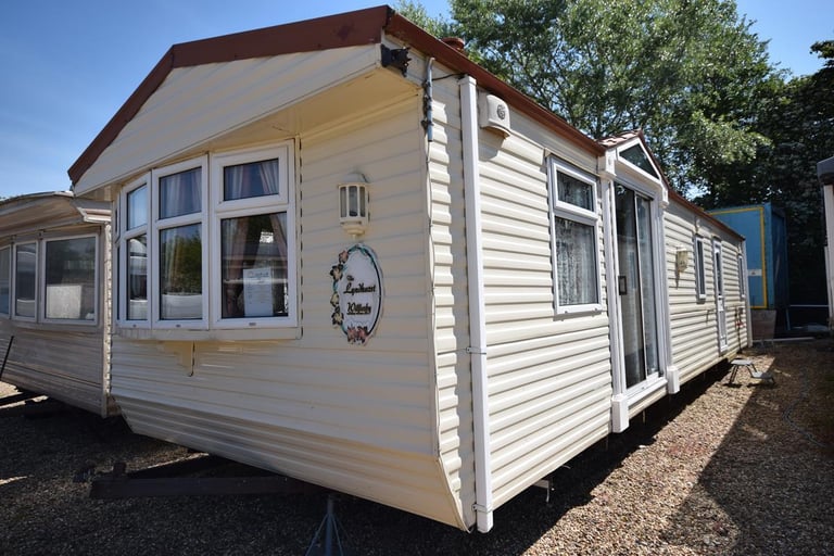 2002 Willerby Lyndhurst 37x12 | 2 bed Winterised Static Caravan | OFF SITE