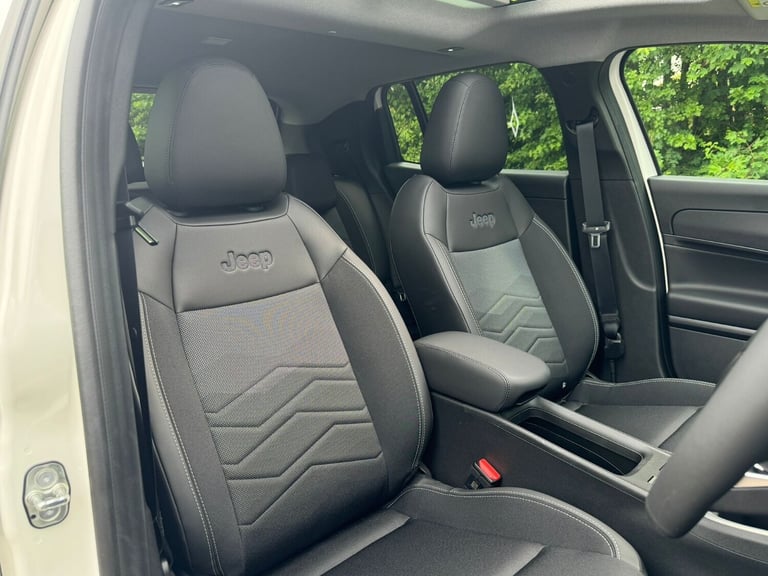 2025 Jeep Avenger 1.2 e-Hybrid Summit 5dr DCT Hatchback Petrol Automatic