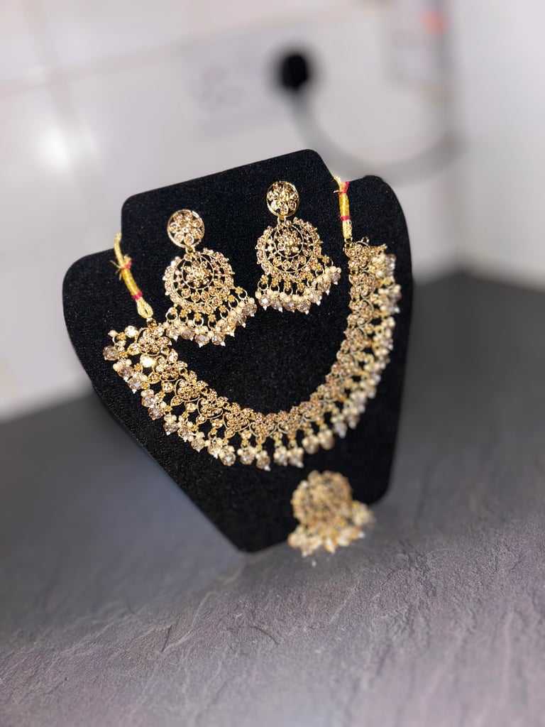 NEW 🆕💖✨ Gold Kundan Necklaces + matching earrings & tikka. £16 EACH