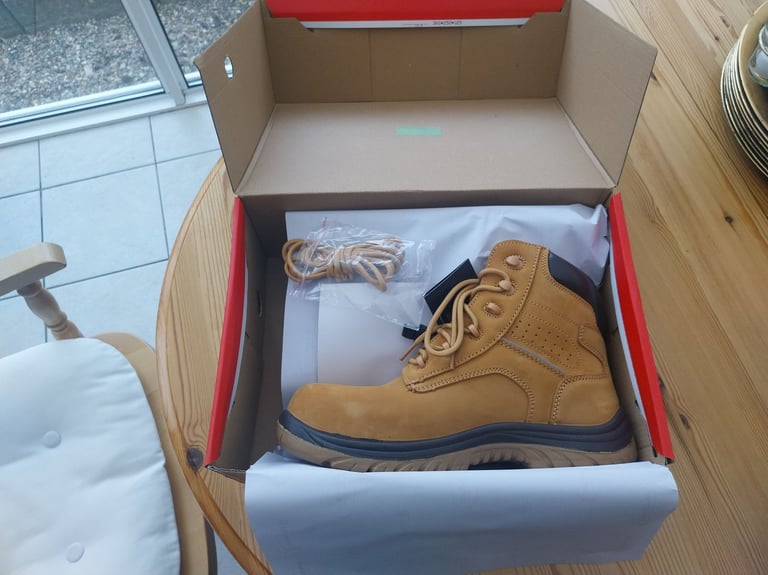 image for Brand new boxed, size 9 safety boots, Arma A15-STRYKER Metal Free