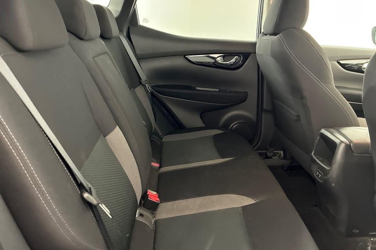 2021 Nissan Qashqai 1.3 DiG-T N-Connecta 5dr [Glass Roof Pack] HATCHBACK Petrol Manual