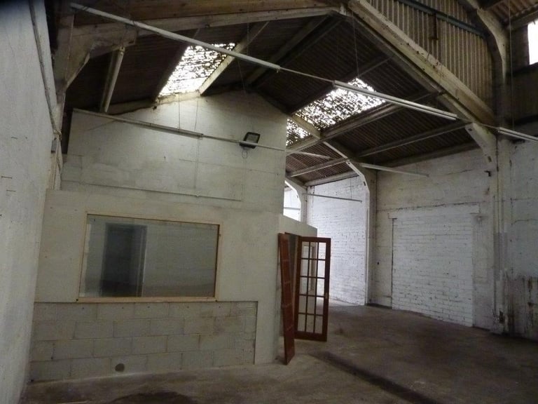 Unit comes with roller shutter, office, toilet. No deposit! Stable Hobba Industrial Estate, Penzance