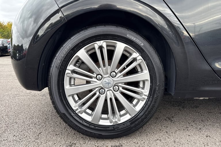 2019 Peugeot 208 1.2 PureTech Signature Euro 6 (s/s) 5dr Hatchback PETROL Manual