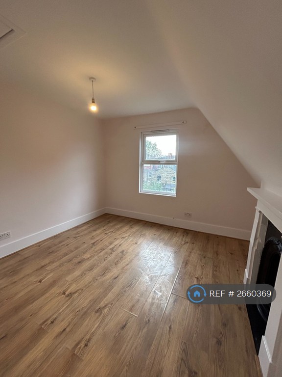 4 bedroom house in Carisbrooke Road, London, E17 (4 bed) (#2660369)