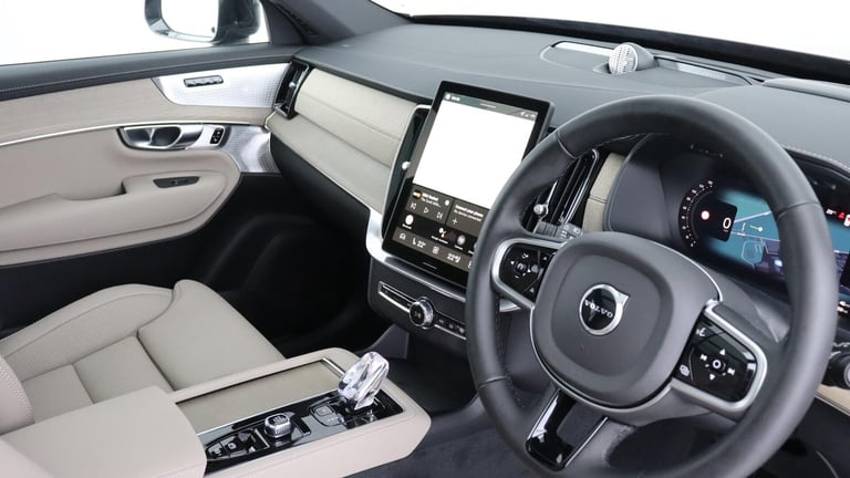 2025 Volvo XC90 T8 PHEV AWD Ultra Dark (Sunroof, 360 Camera, Bowers &amp; Wilkins Sound) ESTATE P...