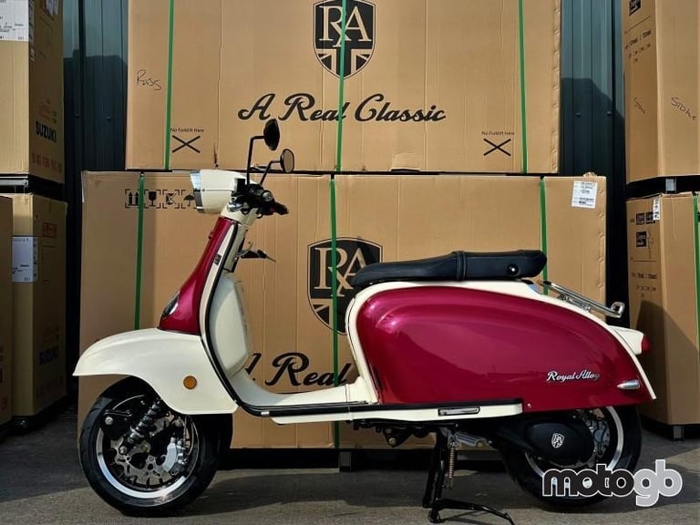 Royal Alloy TG 125cc S a Modern Classic Retro Automatic Moped Scooter