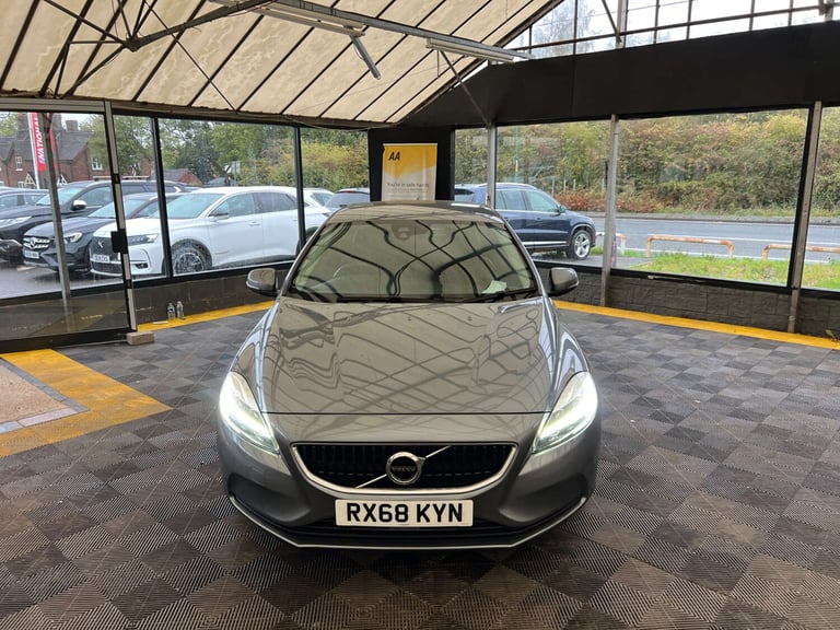 2018 Volvo V40 D3 [4 Cyl 150] Momentum Nav Plus 5dr Geartronic HATCHBACK DIESEL Automatic