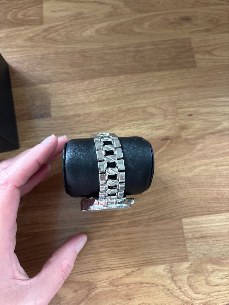 BRAND NEW WOMENS WATCH £5 BARGAIN