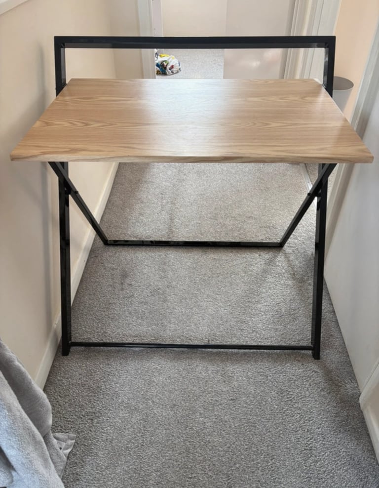 Habitat compact foldable desk