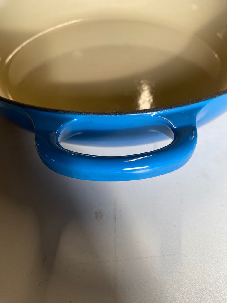 Le Creuset blue 26cm shallow 2.1ltr casserole dish with lid 
