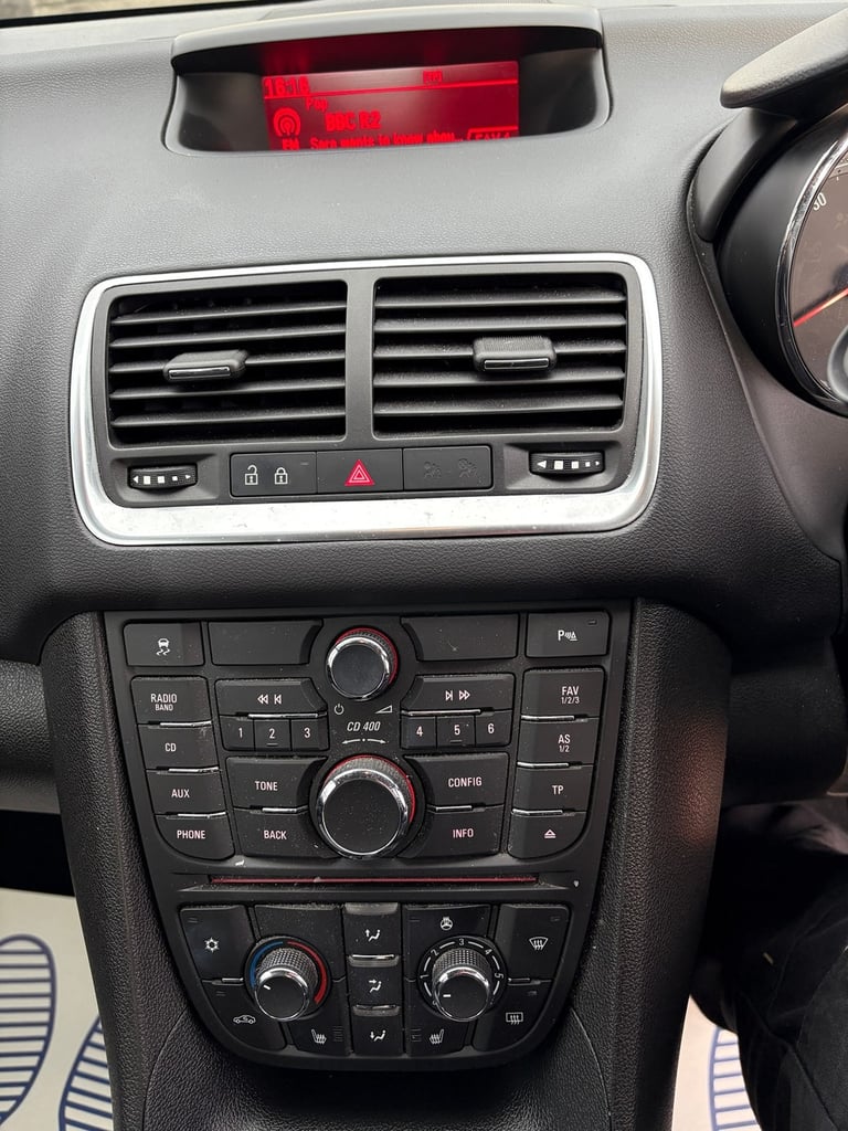 2015 Vauxhall Meriva Tech Line 1.4i 100PS MPV Petrol Manual