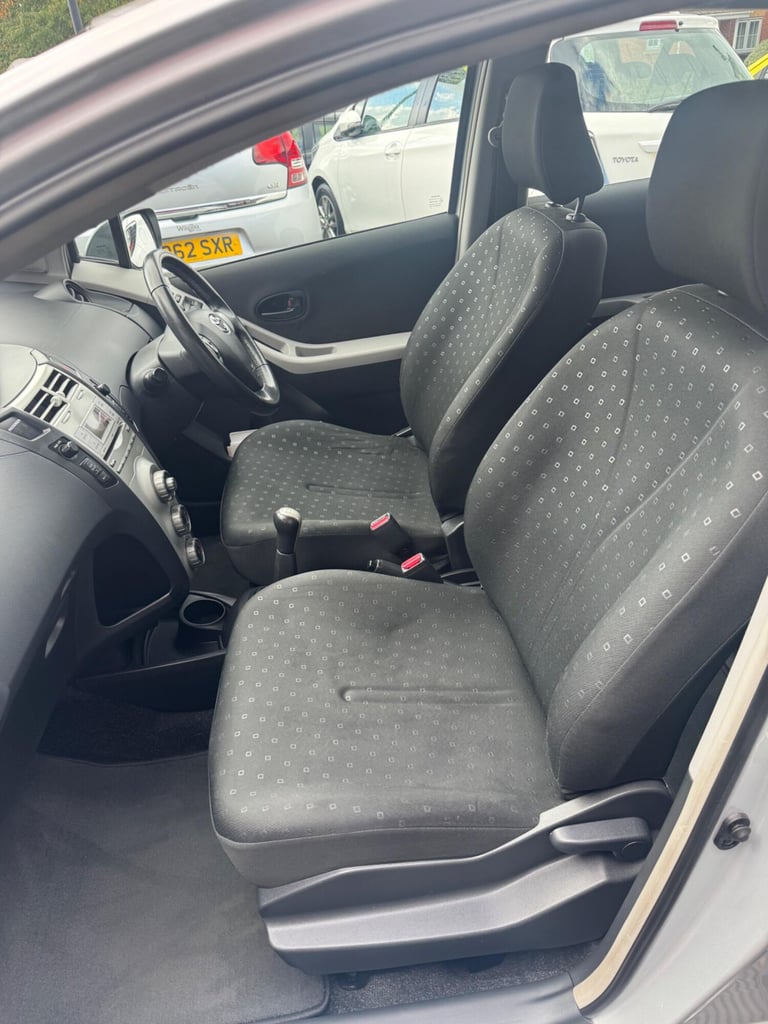  Toyota Yaris 1.0 VVT-i T2 5dr Petrol Manual