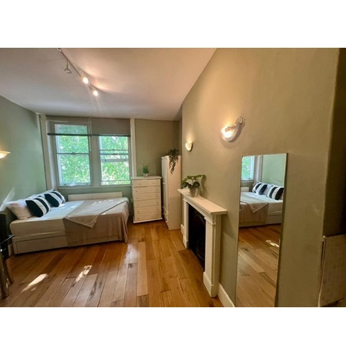 Double Semi-Studio in Holland Road, Kens Olympia/Shepherds Bush, W14 8BB