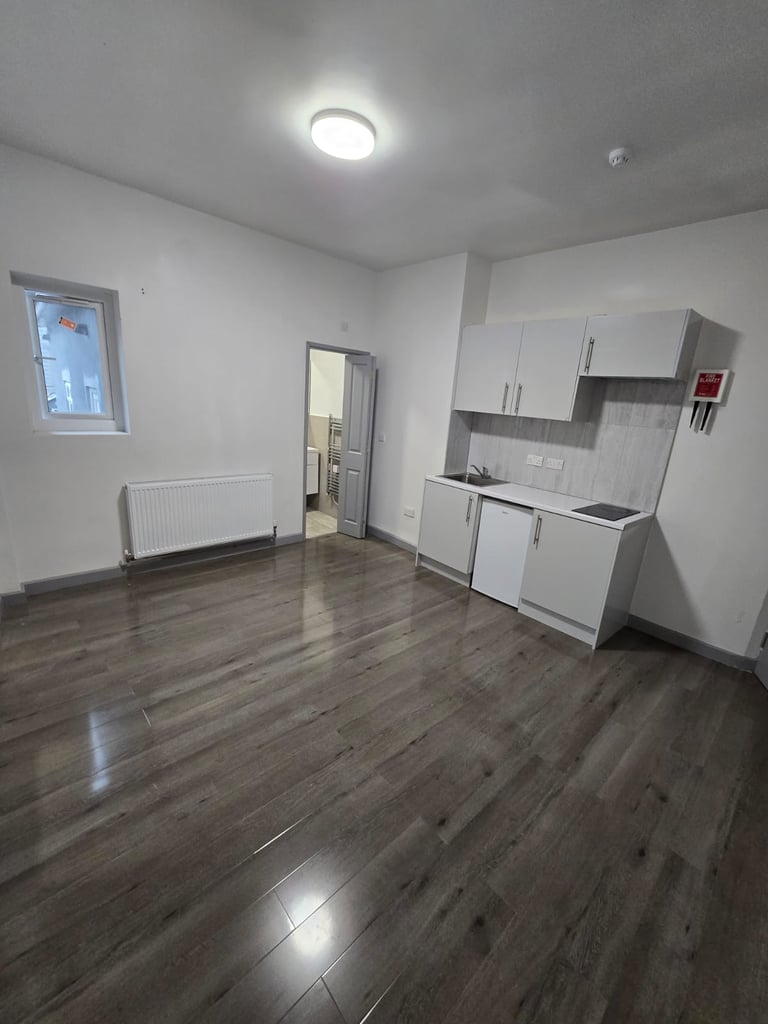 1 bedroom flat in 8A chapel rd Ilford London IG1 2AG