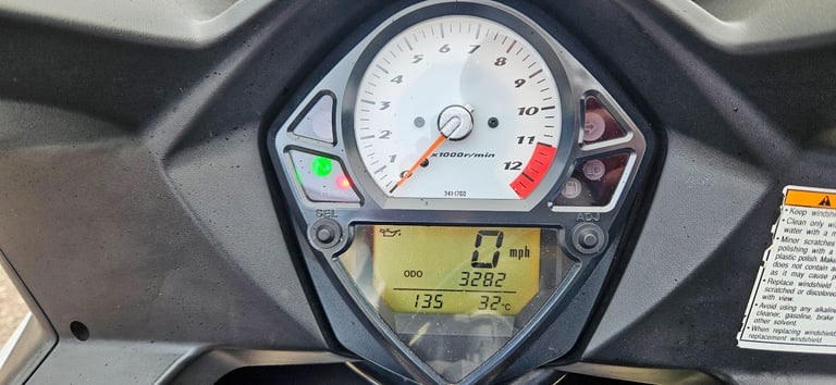 Suzuki, SV, 2011, 645 (cc)
