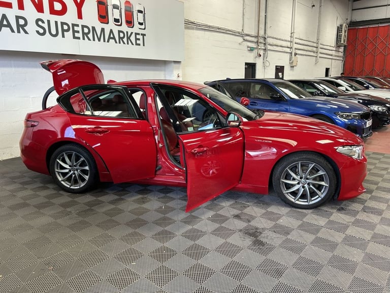 2018 Alfa Romeo Giulia 2.0T Veloce Saloon 4dr Petrol Auto Euro 6 (s/s) (280 ps) Saloon Petrol Aut...