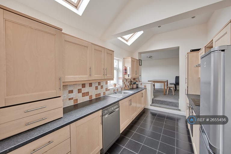 6 bedroom flat in Coniston Avenue, West Jesmond, Newcastle Upon Tyne, NE2 (6 bed) (#2655456)