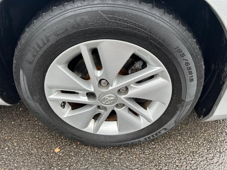  Toyota Auris 1.8 VVT-h Icon CVT Euro 5 (s/s) 5dr Petrol/Electric Hybrid Automatic