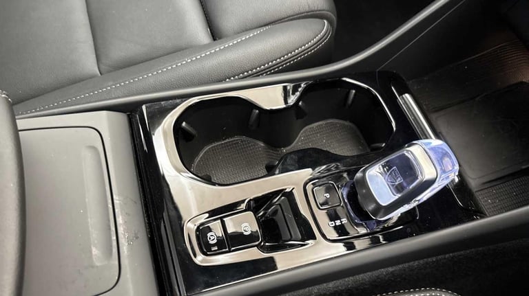 2025 Volvo XC40 2.0 B4 MHEV Ultra Bright DCT Auto Euro 6 (s/s) 5dr ESTATE Petrol/Electric Hybrid ...