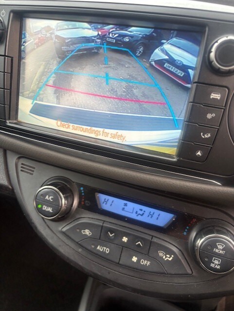 2015 Toyota Yaris 1.5 VVT-h Icon Hatchback 5dr Petrol Hybrid E-CVT Euro 6 (101