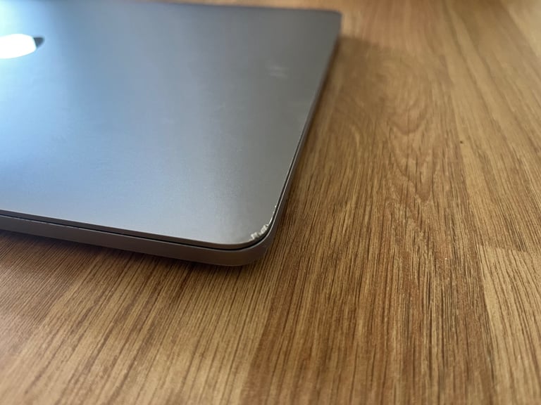 Apple MacBook Pro Retina 13.3" 2016 - 512GB SSD 16GB Ram - 3.3GHz Core i7 - Grey