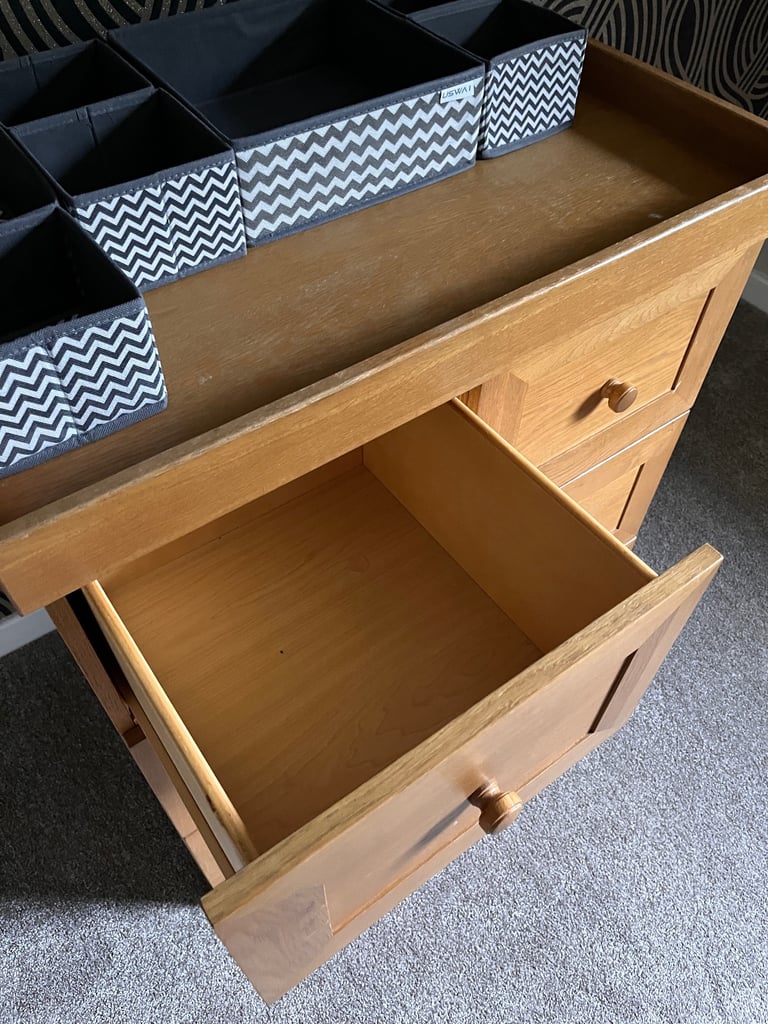 Nursery Dresser/baby changing unit