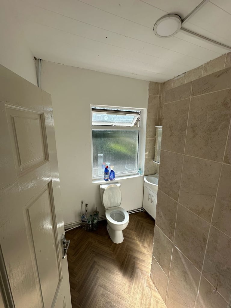 🤯 Unbelievable! Shared Room in Birmingham City Centre for £10/Week!