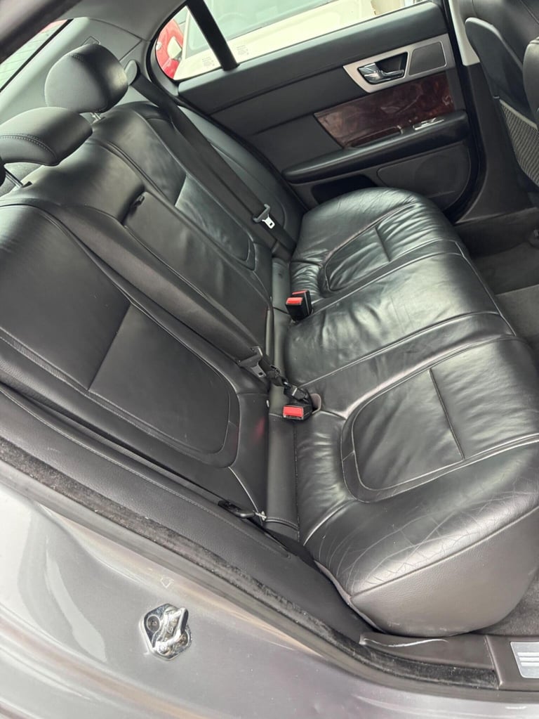 JAGUAR XF 2.2d Luxury Auto Euro 5 (s/s) 4dr 2011