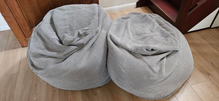 2x bean bags in excellent condition 