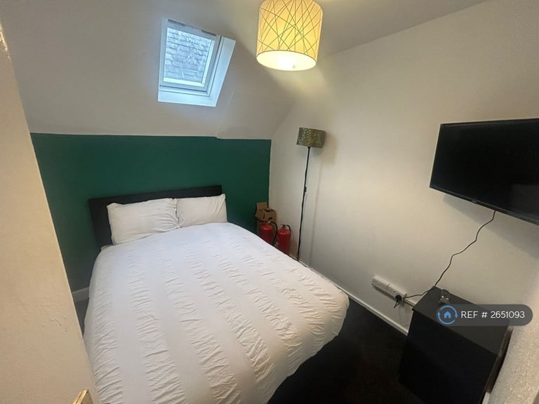 4 bedroom flat in Beech Avenue, New Basford, Nottingham, NG7 (4 bed) (#2651093)