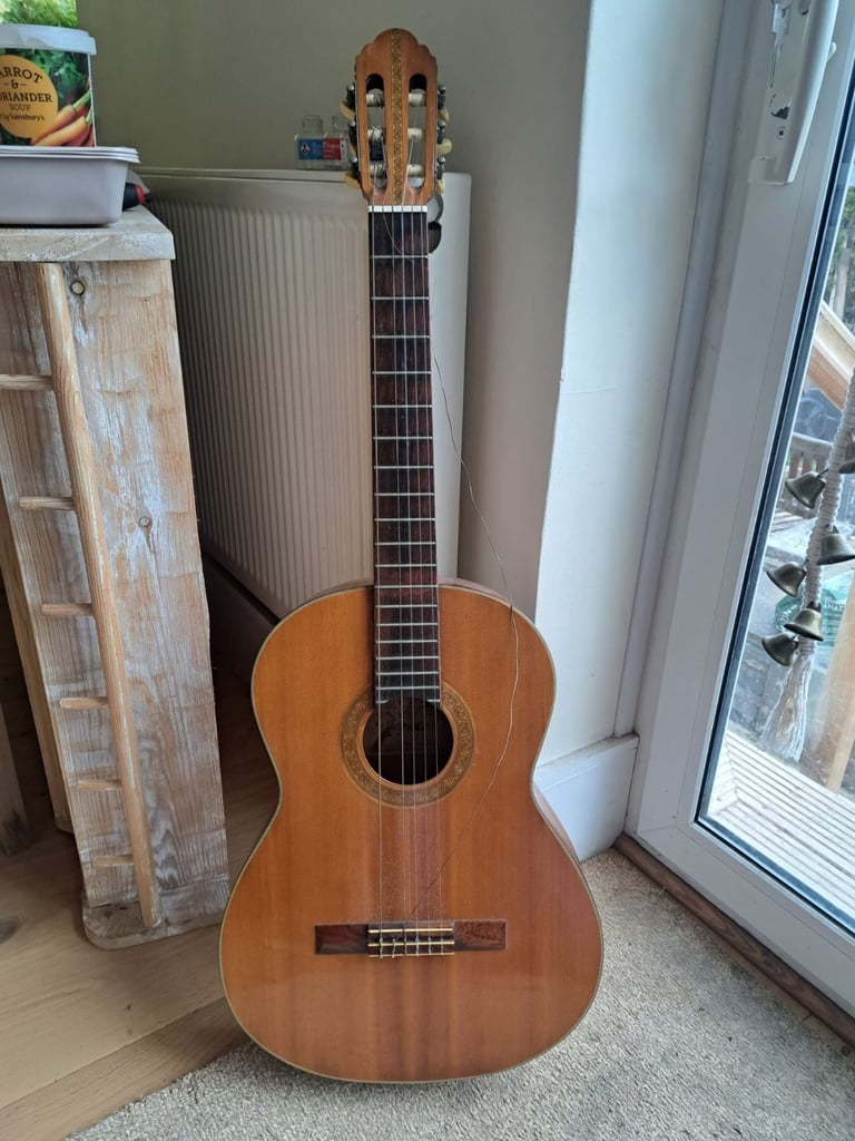CLASSIC ACOUSTIC GUITAR (Kasuga G-85)