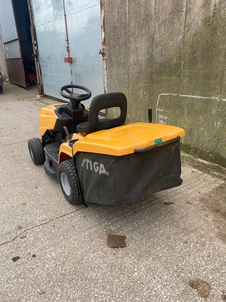 STIGA ESTATE 3084H RIDE ON MOWER FOR SALE.