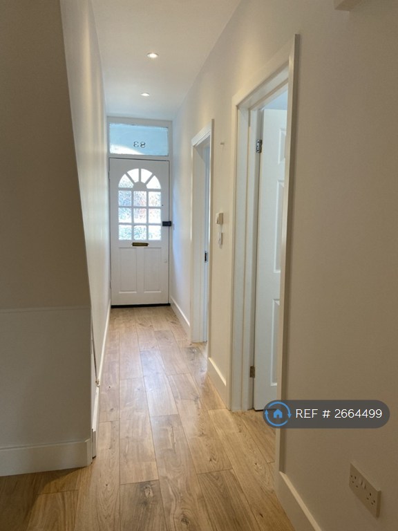 2 bedroom flat in Fleeming Road, London, E17 (2 bed) (#2664499)