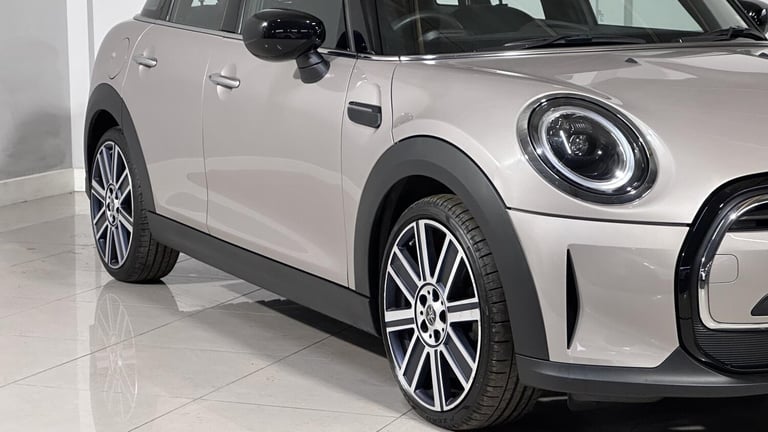 2023 MINI Hatch 1.5 Cooper Exclusive 5dr Auto [Comfort/Nav Pack] HATCHBACK PETROL Automatic