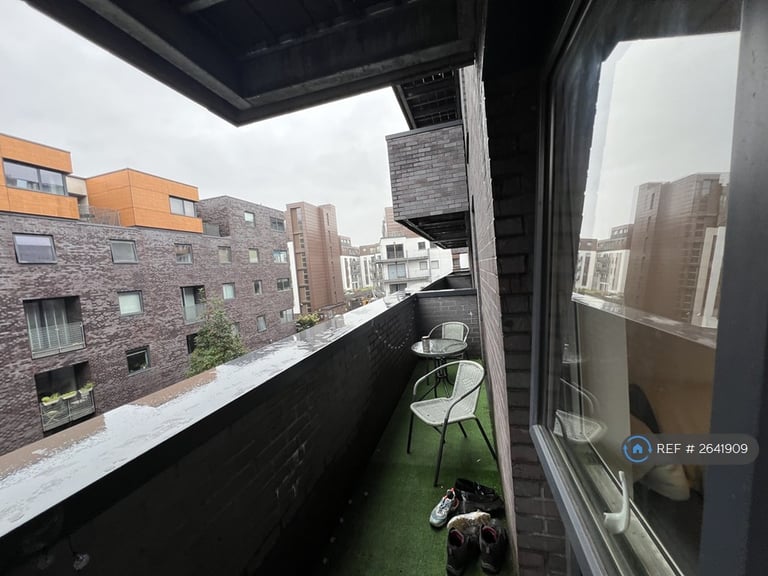 1 bedroom flat in Advent Way, Manchester, M4 (1 bed) (#2641909)