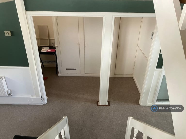 3 bedroom flat in John Parker Square, London, SW11 (3 bed) (#2592952)