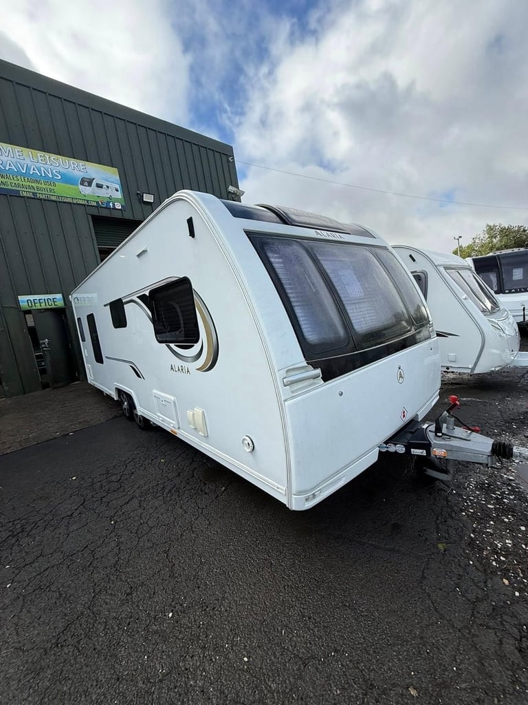 2018 LUNAR ALARIA TI - 4 BERTH CARAVAN