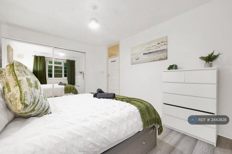 1 bedroom flat in Highbury Grove Court, London, N5 (1 bed) (#2443828)