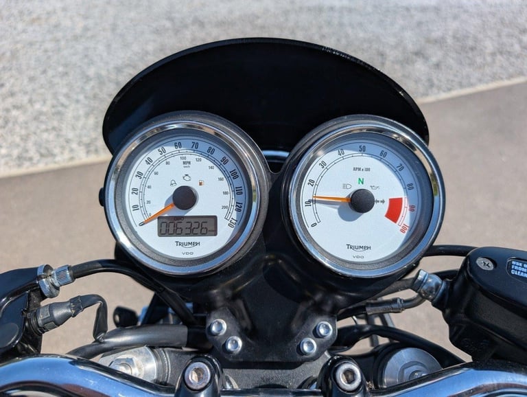 2016 TRIUMPH THRUXTON