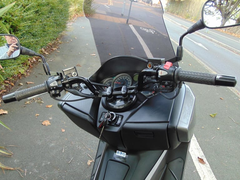 Honda NSS 300 A-D 2016 Forza 300cc Automatic Scooter low miles serviced new MOT 