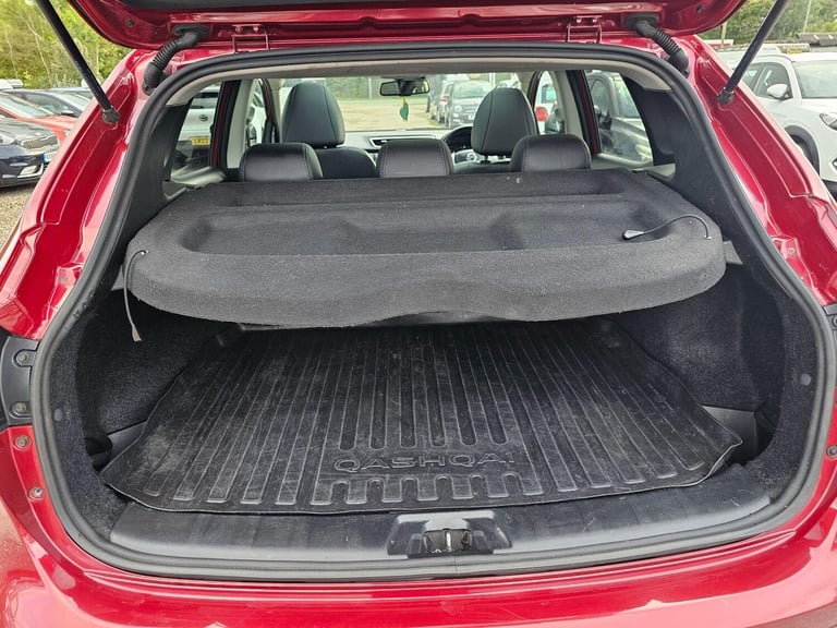 2015 Nissan Qashqai 1.6 dCi Tekna XTRON 2WD Euro 6 (s/s) 5dr HATCHBACK Diesel Automatic